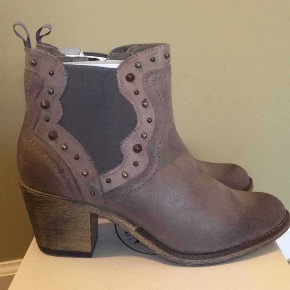 NIB Steve Madden Concrete Grey Booties  Western 10